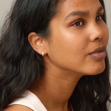ENAMEL Copenhagen Hoops, Wave Mini Earrings Gold Plated