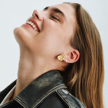 ENAMEL Copenhagen Studs, Wave Leaf Earrings Gold Plated